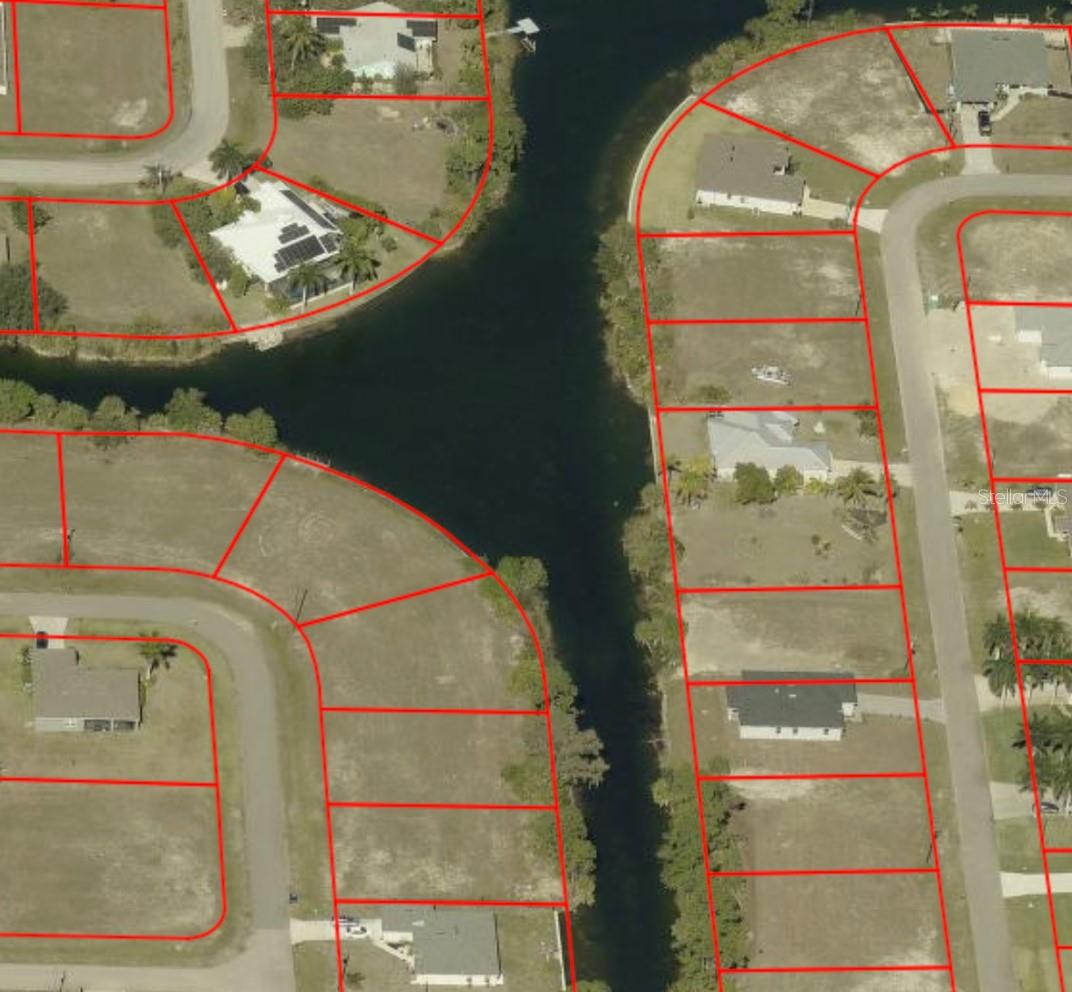 CAPE CORAL - Land