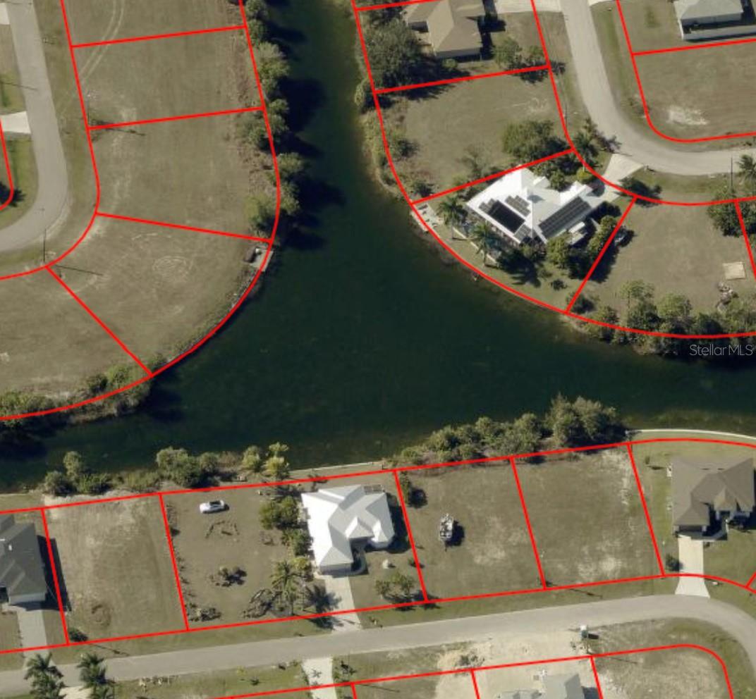 CAPE CORAL - Land