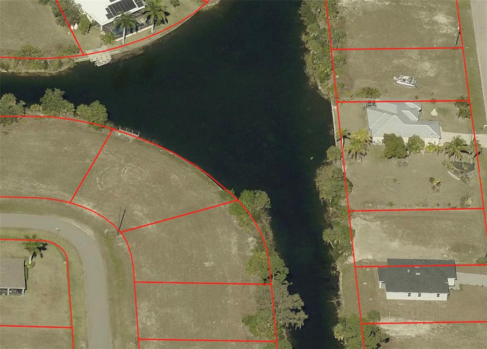 CAPE CORAL - Land