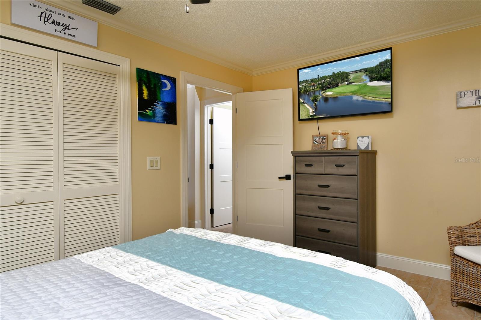 ADMIRALTY VILLAGE CONDO - Residential