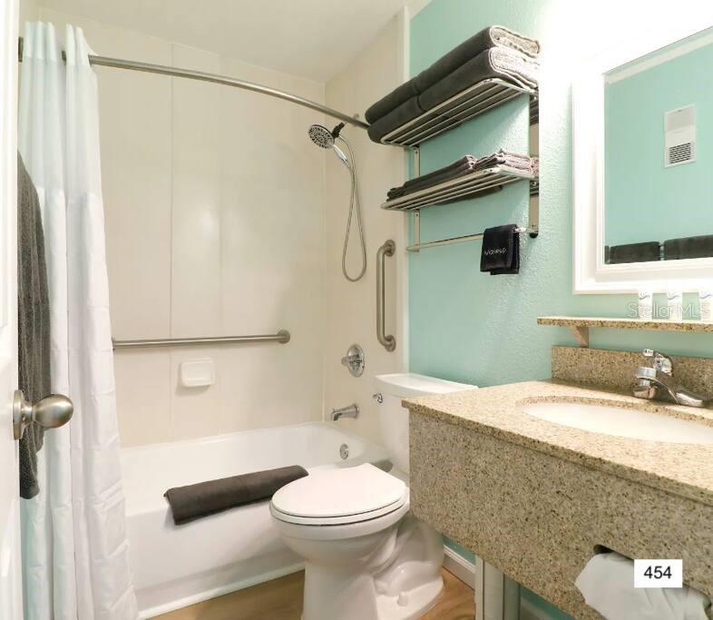 SAILPORT RESORT CONDO ON - Residential Income