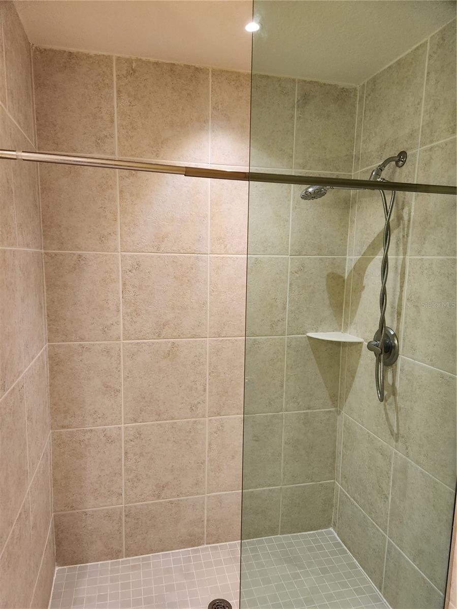 EUROPEAN VILLAGE - Residential