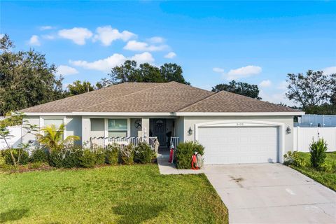 A home in LAKELAND