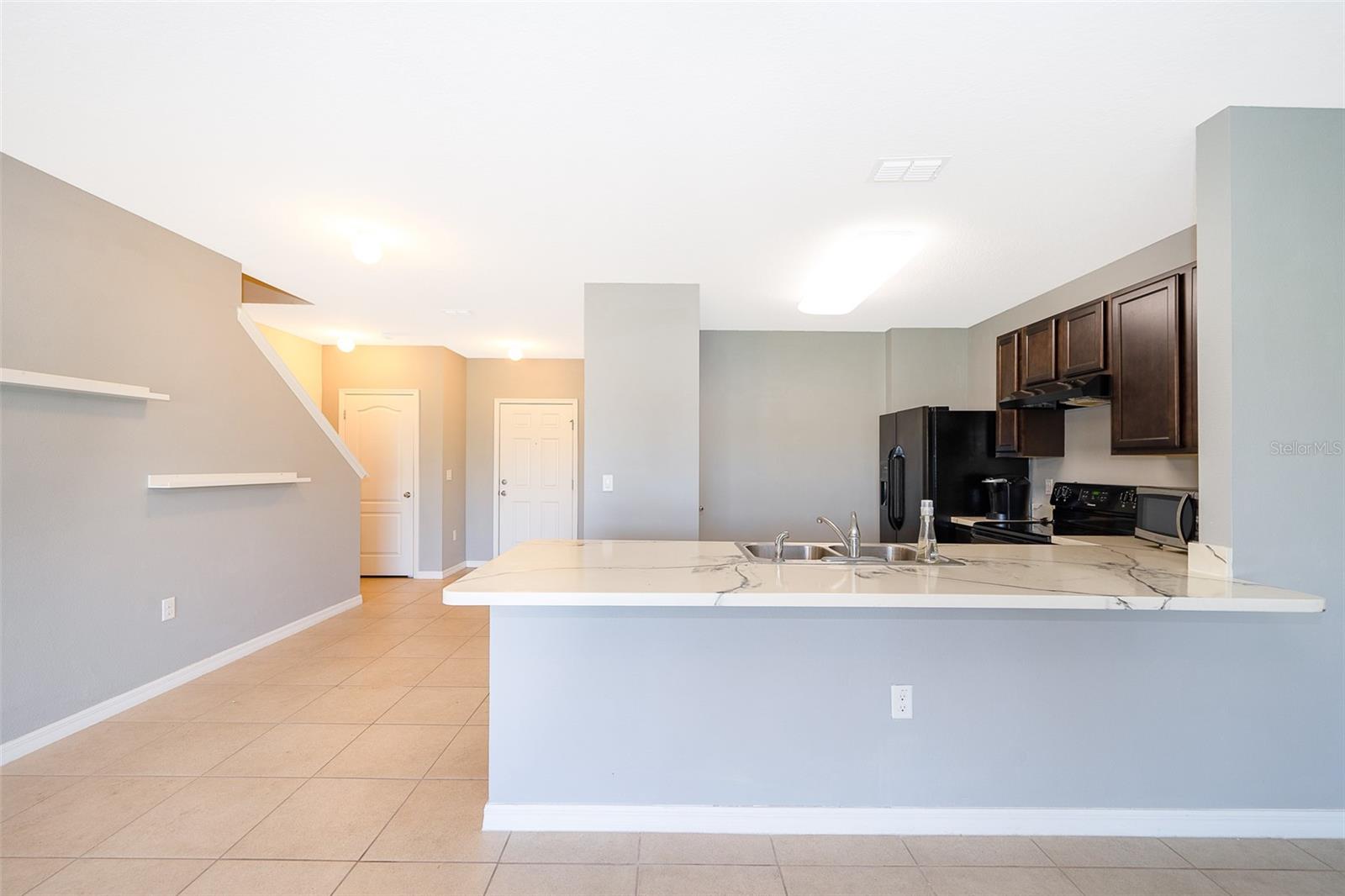 LAKE BLUFF - Residential Lease