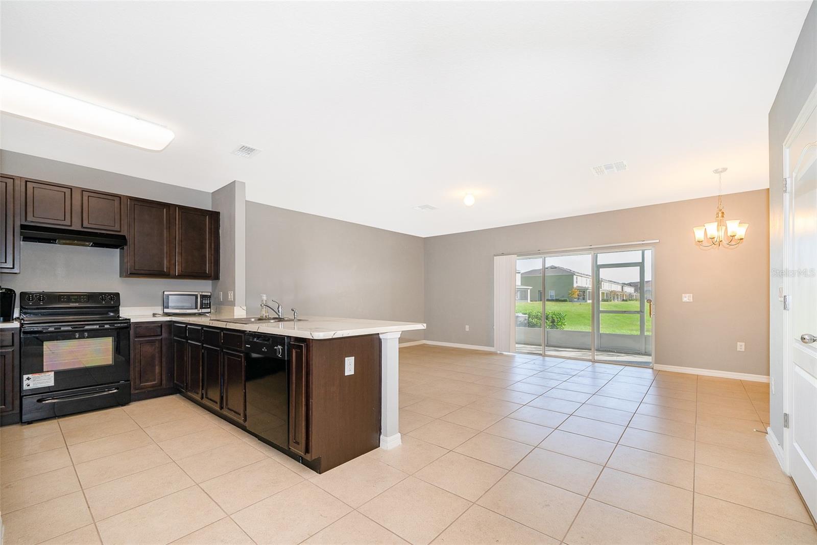 LAKE BLUFF - Residential Lease