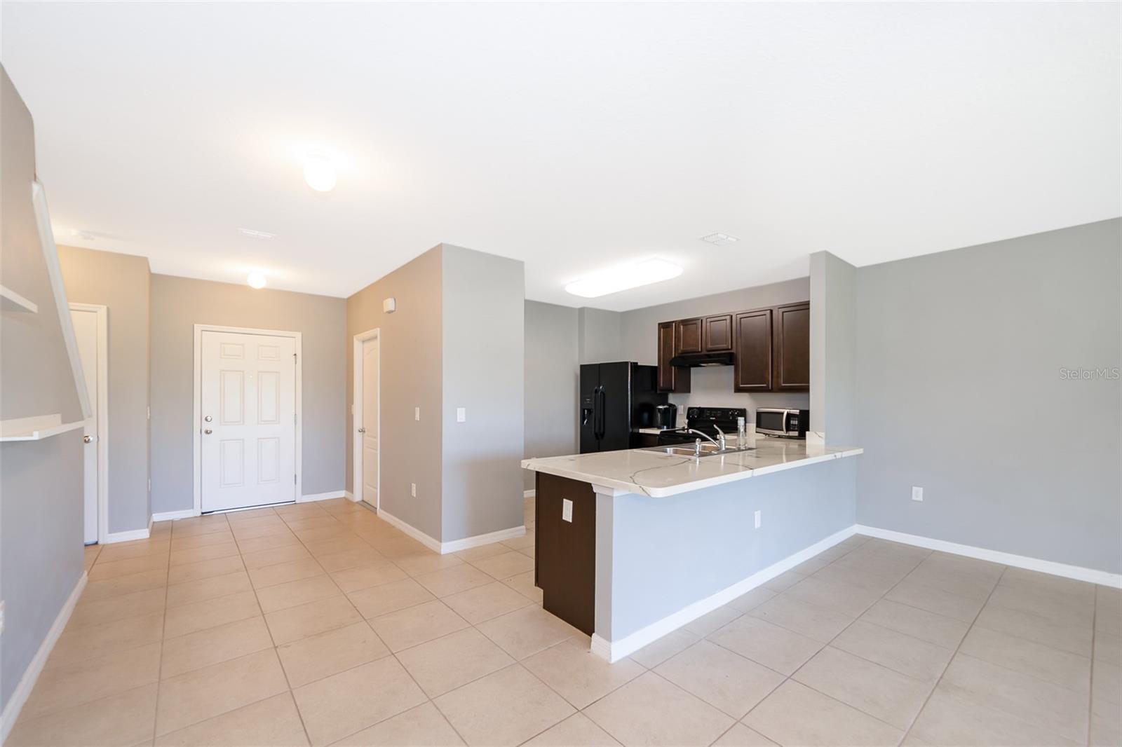 LAKE BLUFF - Residential Lease