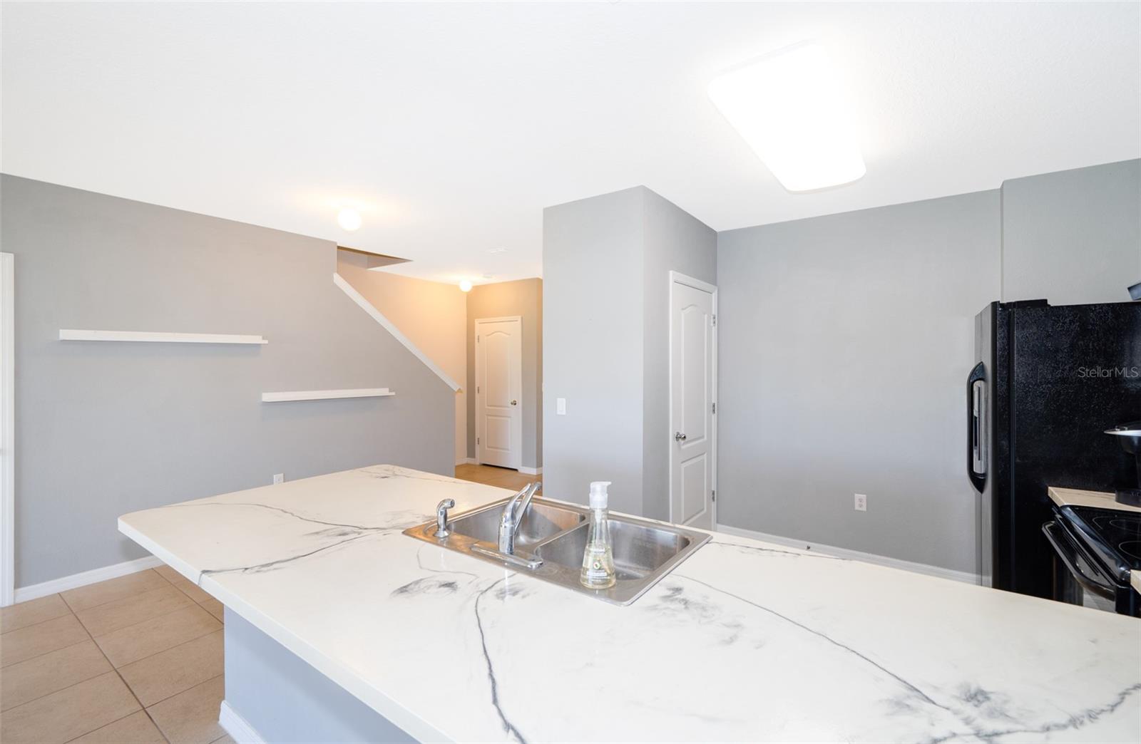 LAKE BLUFF - Residential Lease