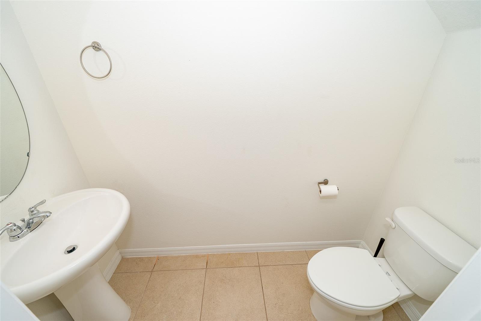 LAKE BLUFF - Residential Lease