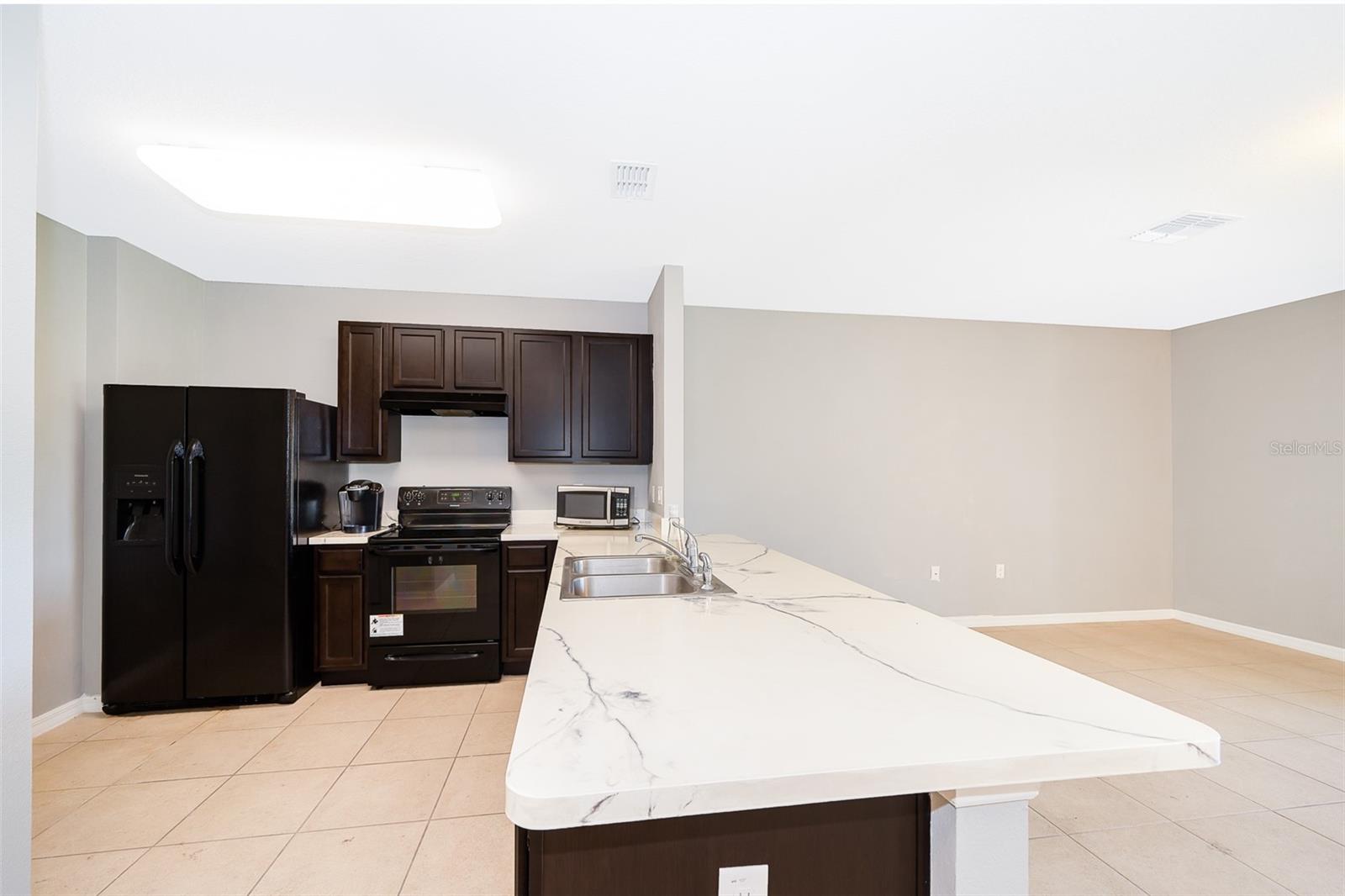 LAKE BLUFF - Residential Lease