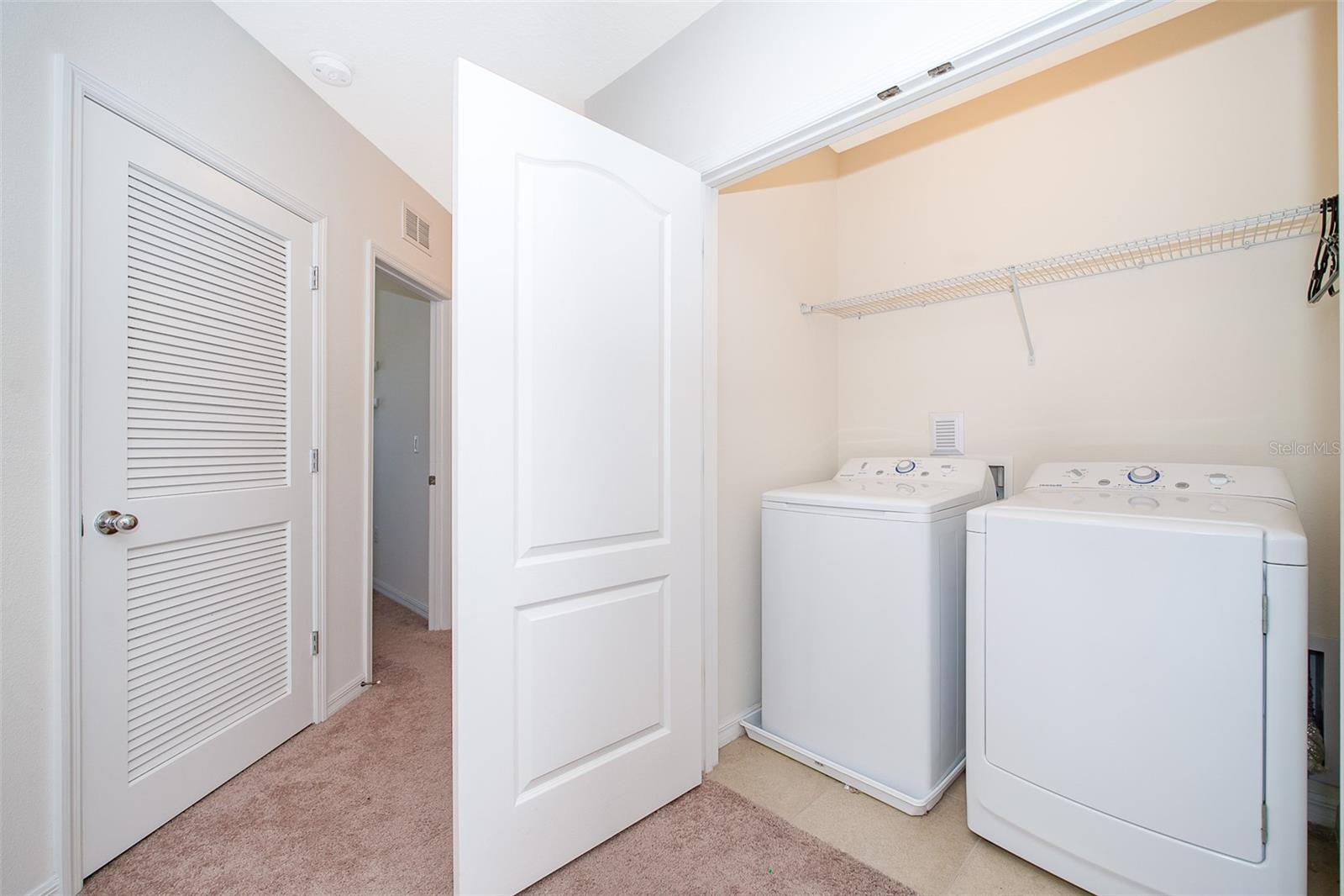 LAKE BLUFF - Residential Lease