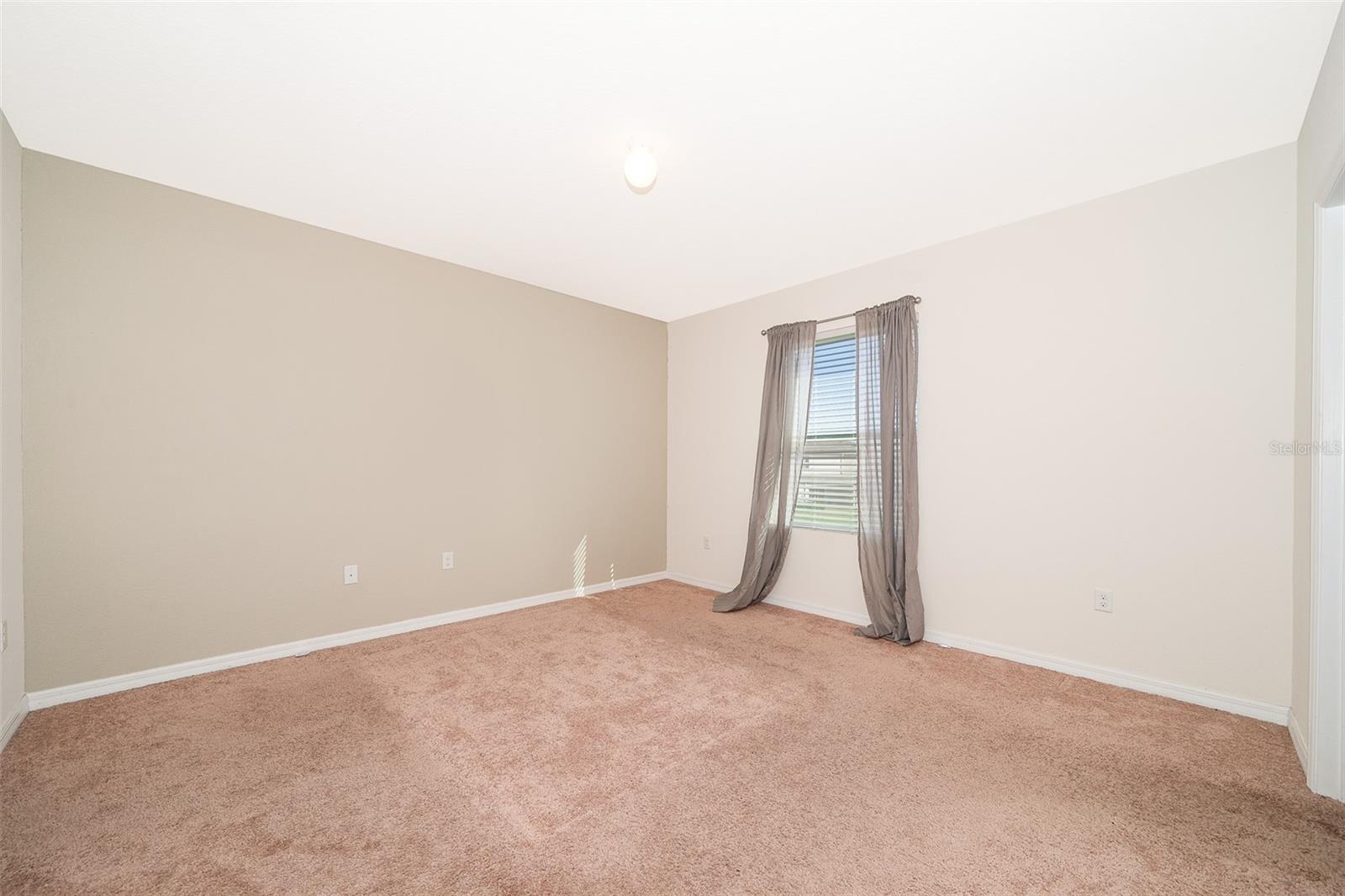 LAKE BLUFF - Residential Lease