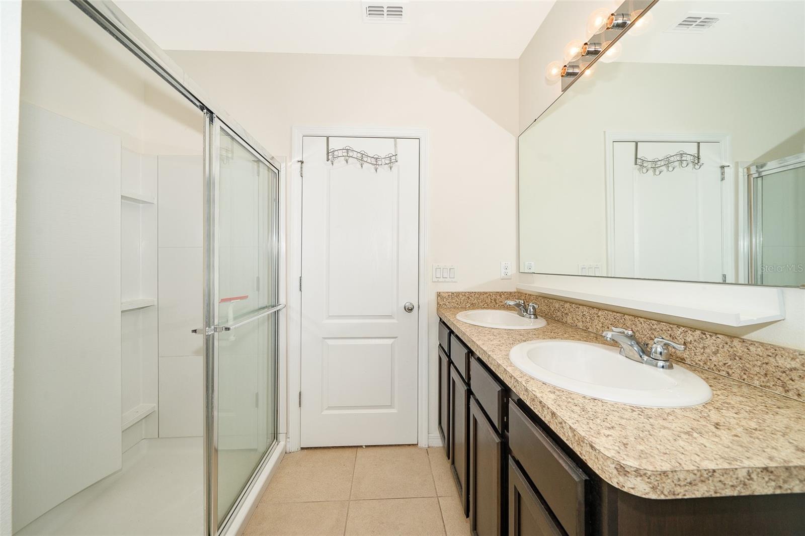 LAKE BLUFF - Residential Lease