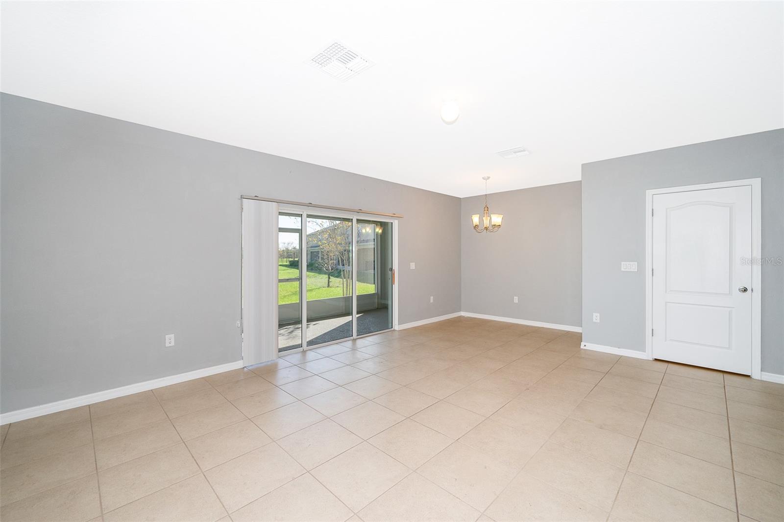 LAKE BLUFF - Residential Lease