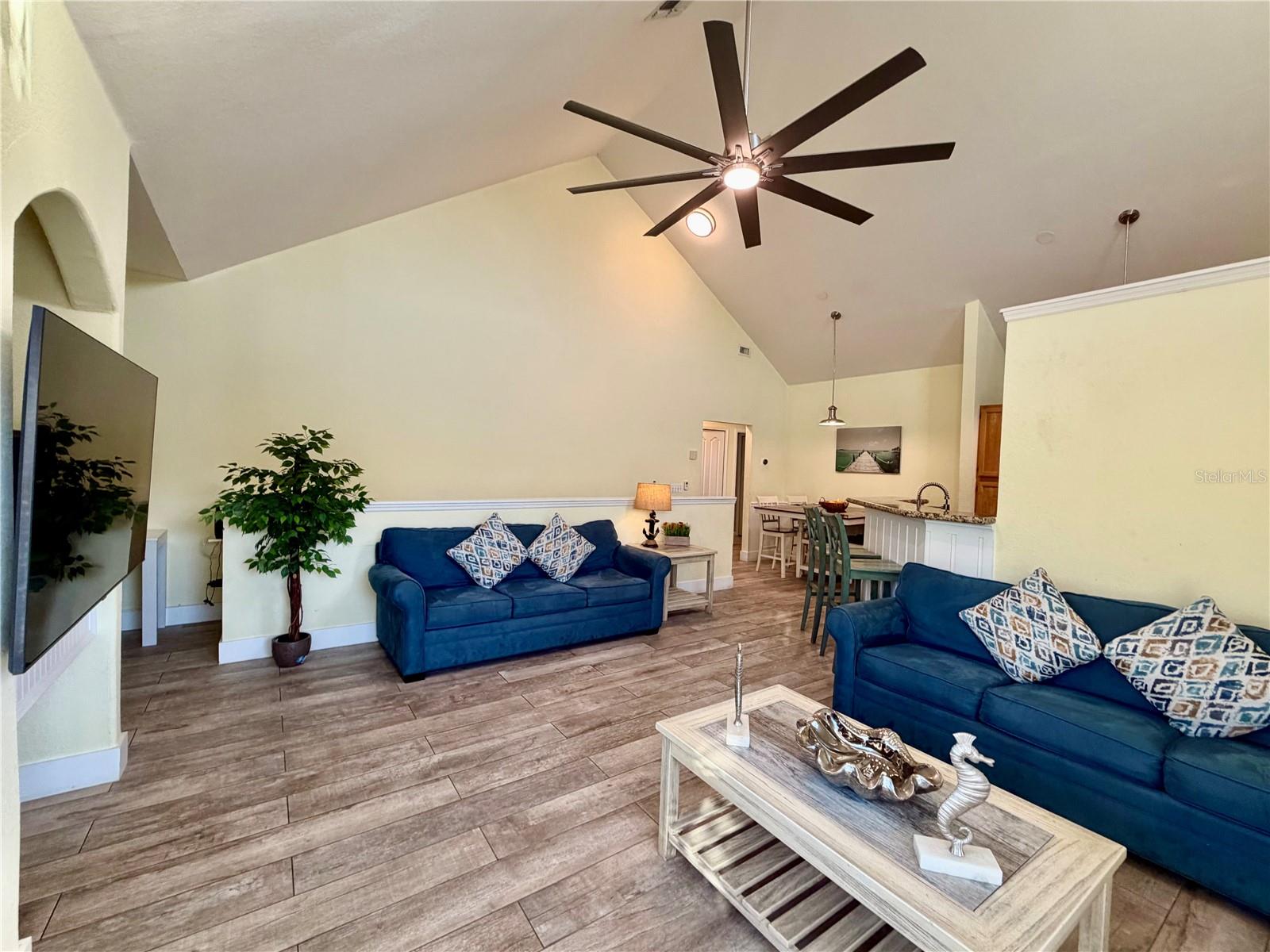 RUNAWAY BEACH CLUB - Residential