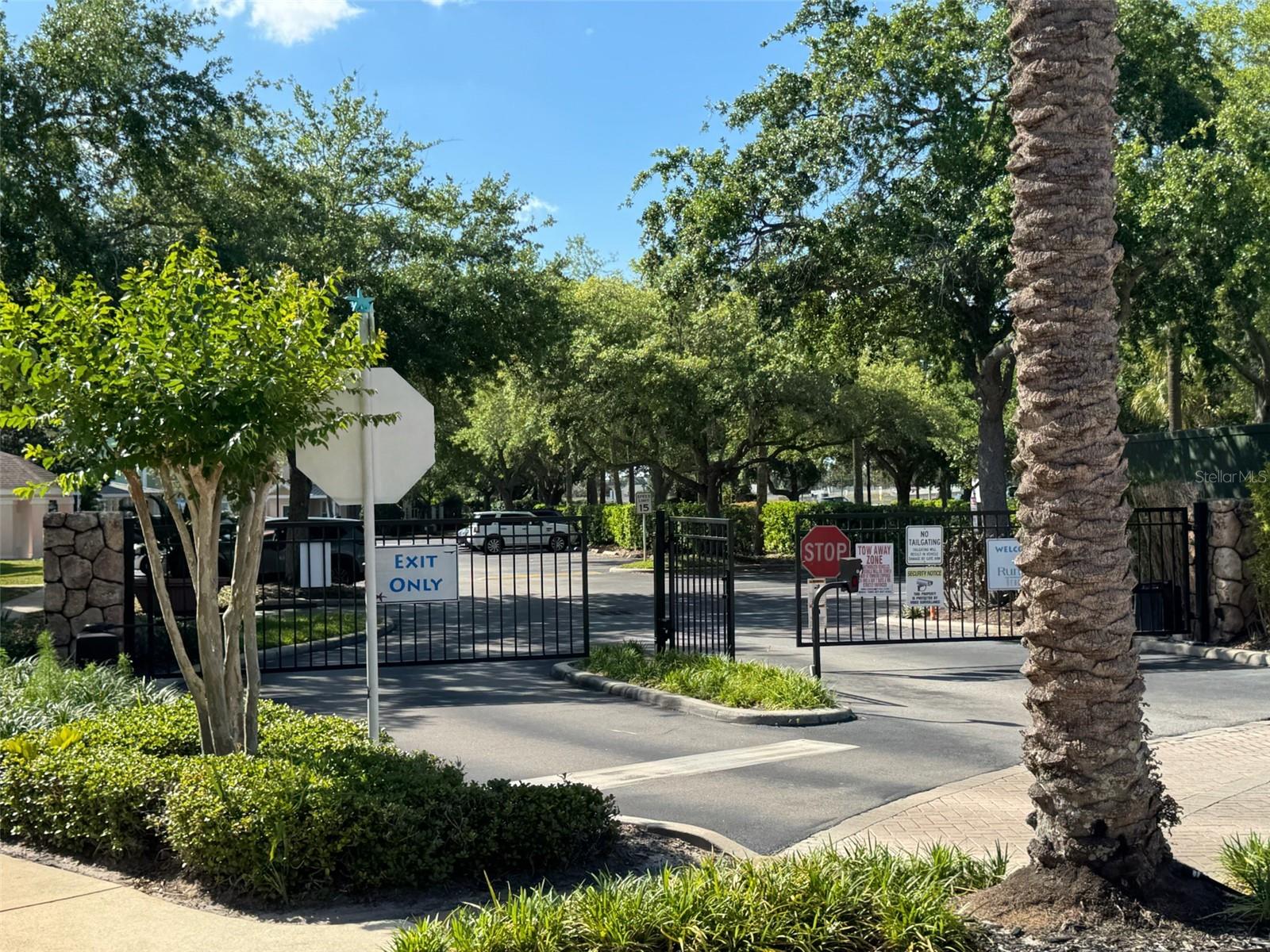 RUNAWAY BEACH CLUB - Residential