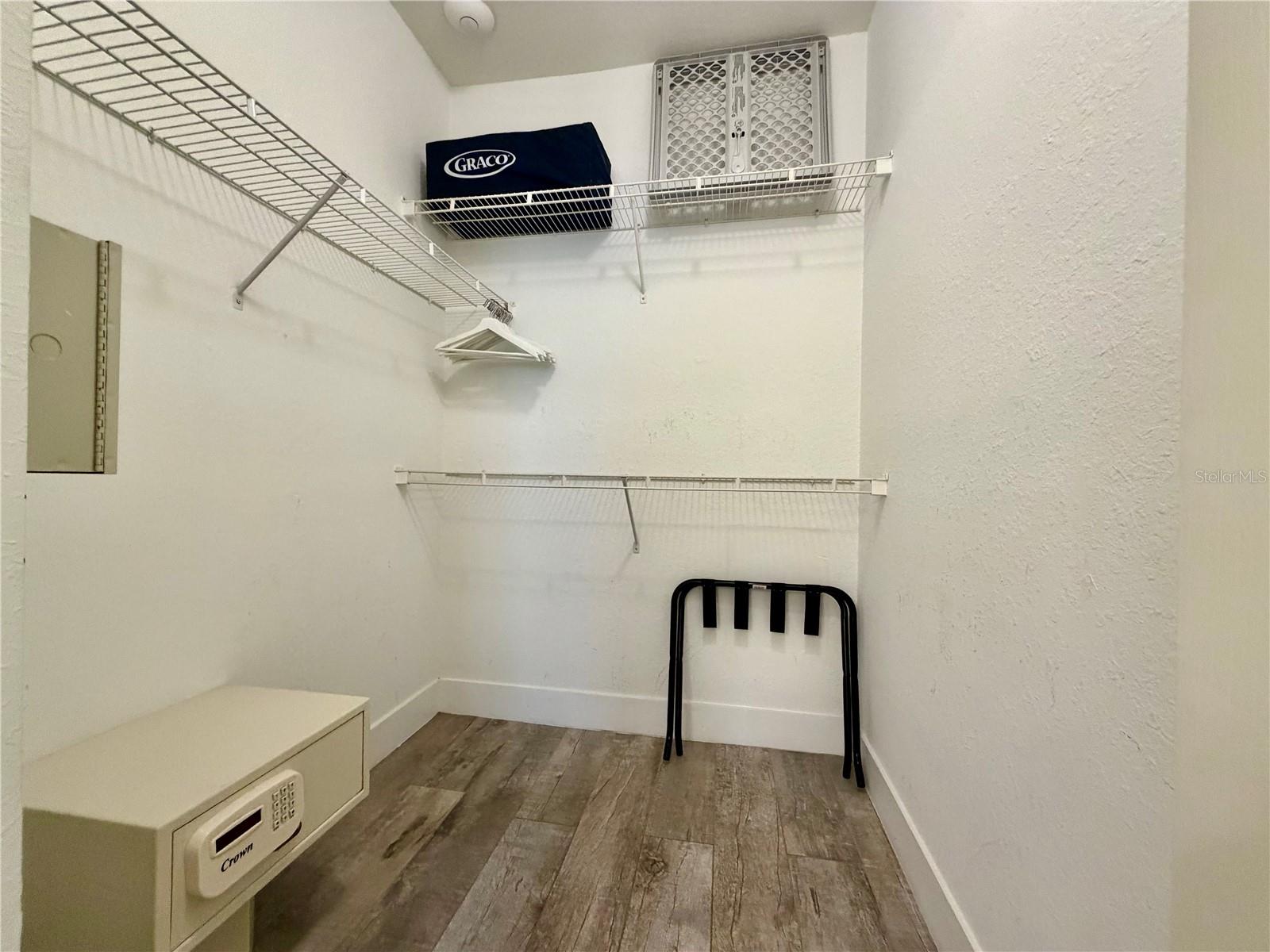 RUNAWAY BEACH CLUB - Residential