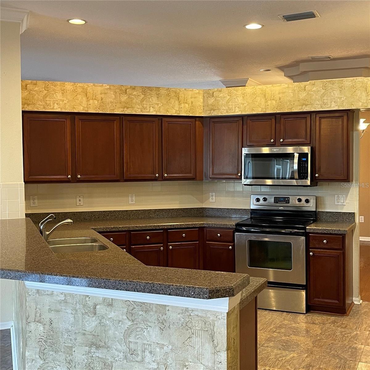 LEXINGTON OAKS PH 01 - Residential Lease