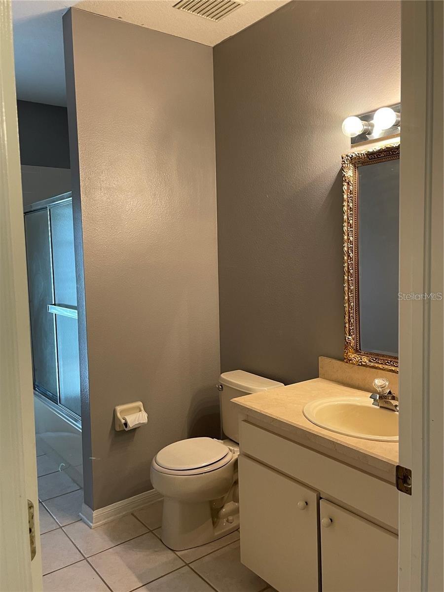 LEXINGTON OAKS PH 01 - Residential Lease