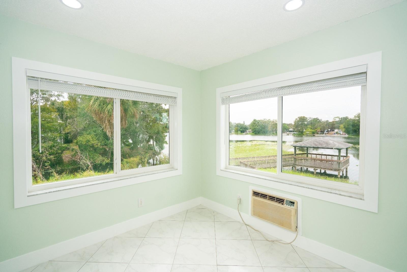 WATERSIDE CONDO II - Residential