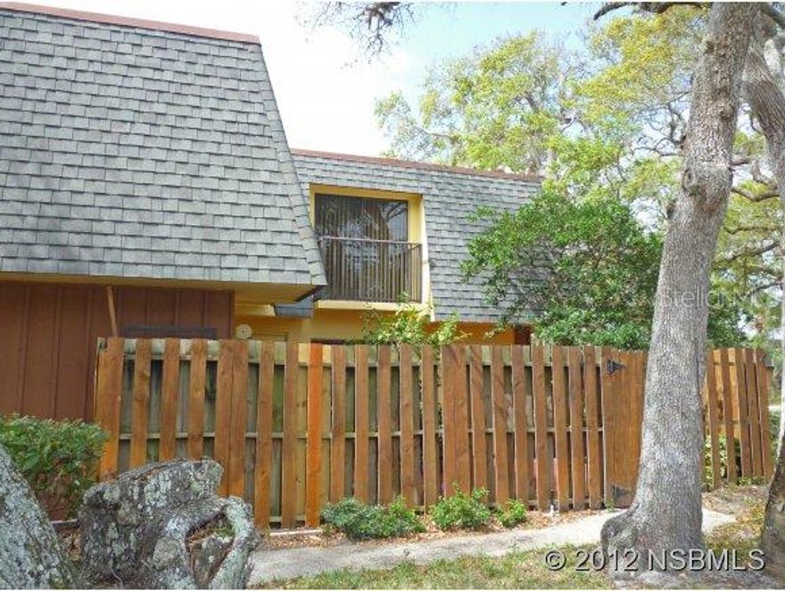 "PRE_FORECLOSURE" - Short Sale contracts subject to 3rd Party Approval. Cedar Dunes townhouse with original pine paneling. Private patio and fireplace. Split bedrooms assures privacy. Accepting back-up offers.  Lender requires all offer submissions to be placed at www.hubzu.com. ;3rd Party Gr Com Reqd ;Water: City