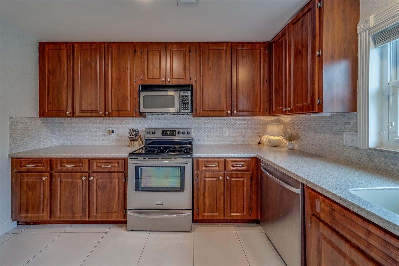 2700 BAYSHORE BOULEVARD 588