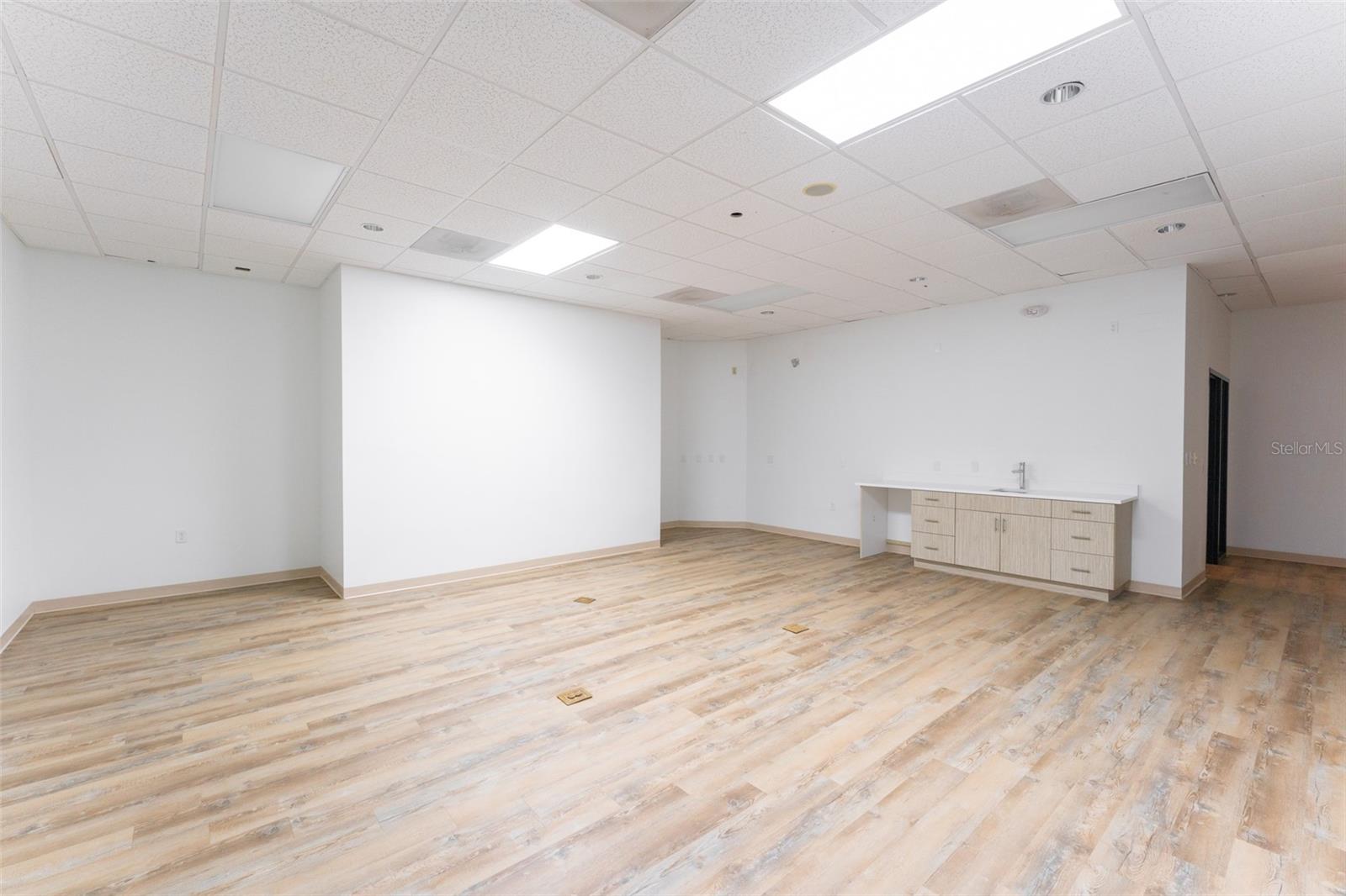 CYPRESS PARK - Commercial Sale