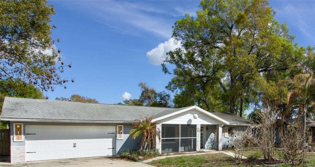Photo of 501 Rose Avenue, Fruitland Park, FL 34731 (MLS # O6389194)