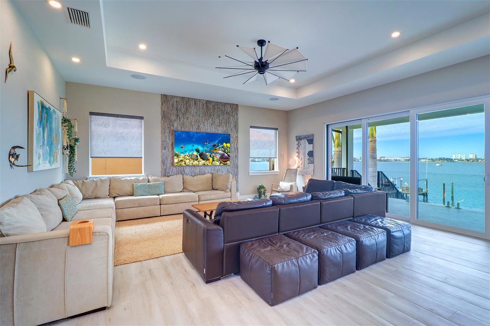 BOCA CIEGA ISLE - Residential