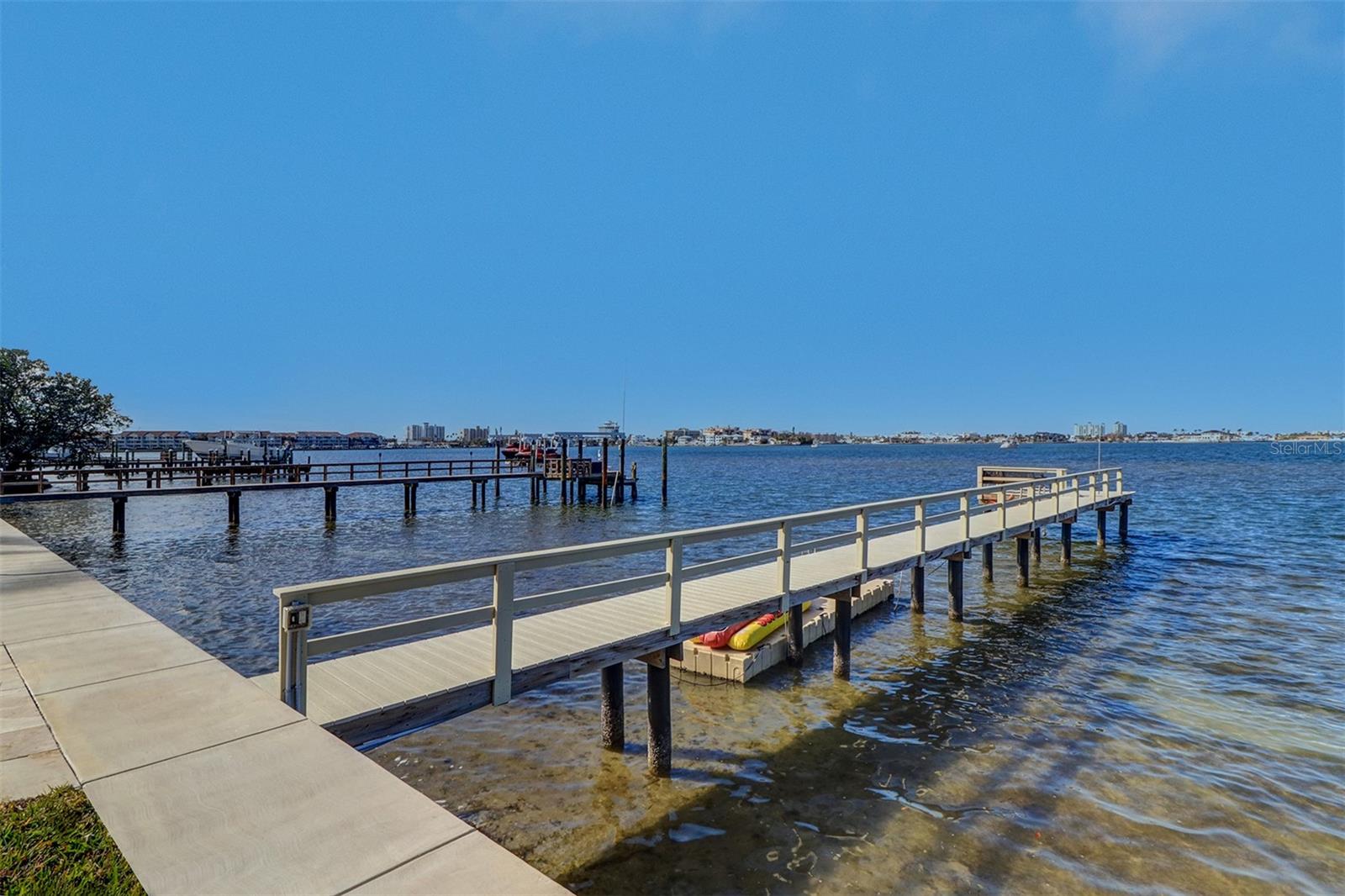 BOCA CIEGA ISLE - Residential