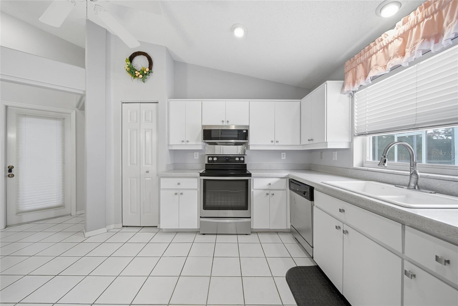 LIVE OAK VILLAGE BEACON WOODS - Residential