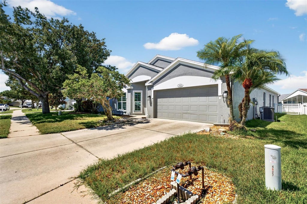 Photo of 4623 Sanibel Way, Bradenton, FL 34203 (MLS # A4702572)