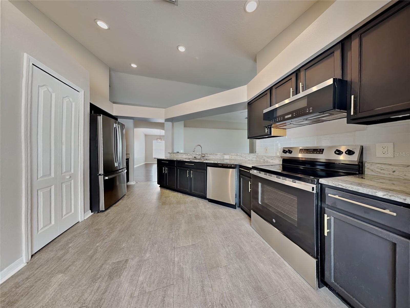 MEADOW POINTE 04 PRCL J - Residential Lease