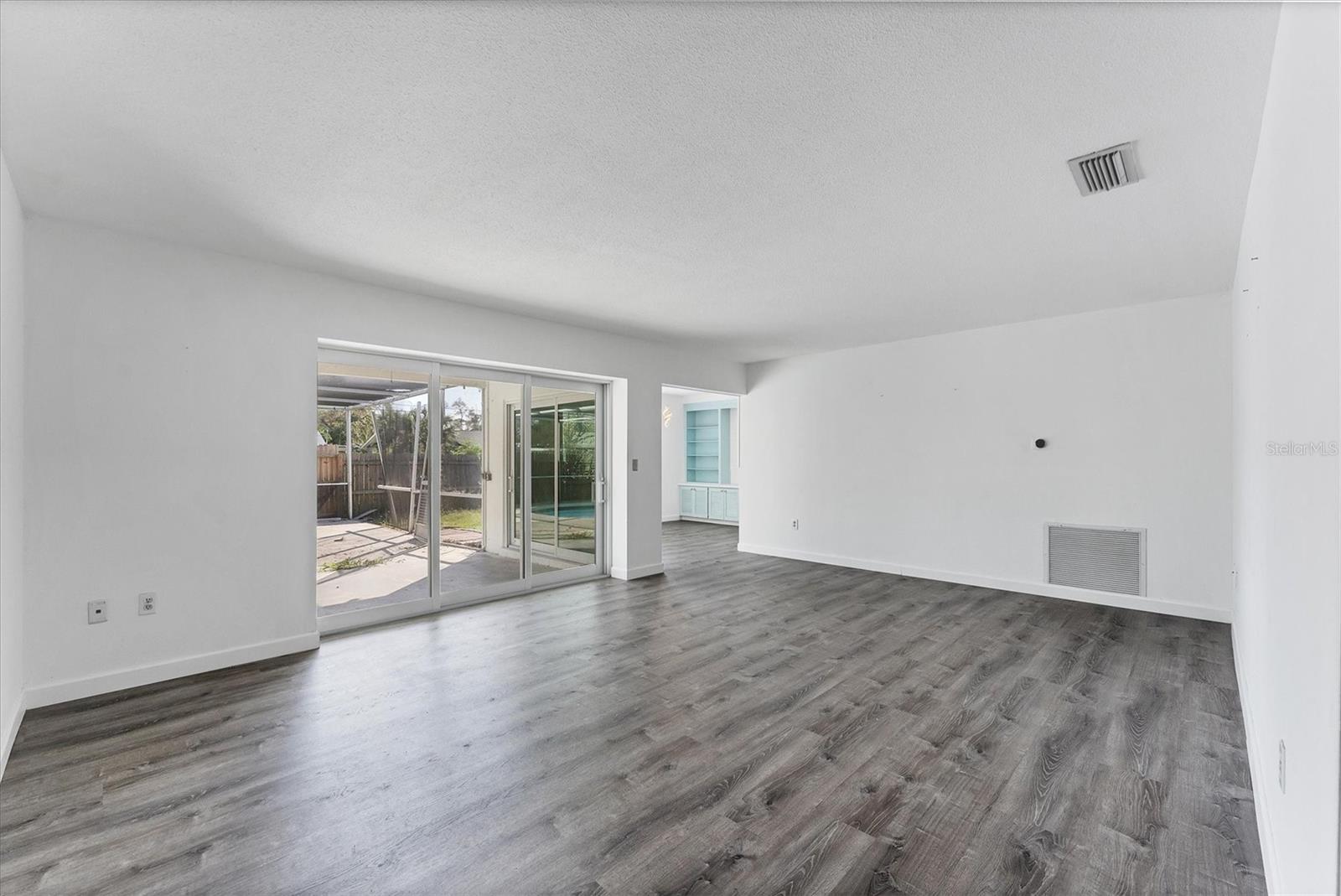 2420 SUNNYSIDE STREET
