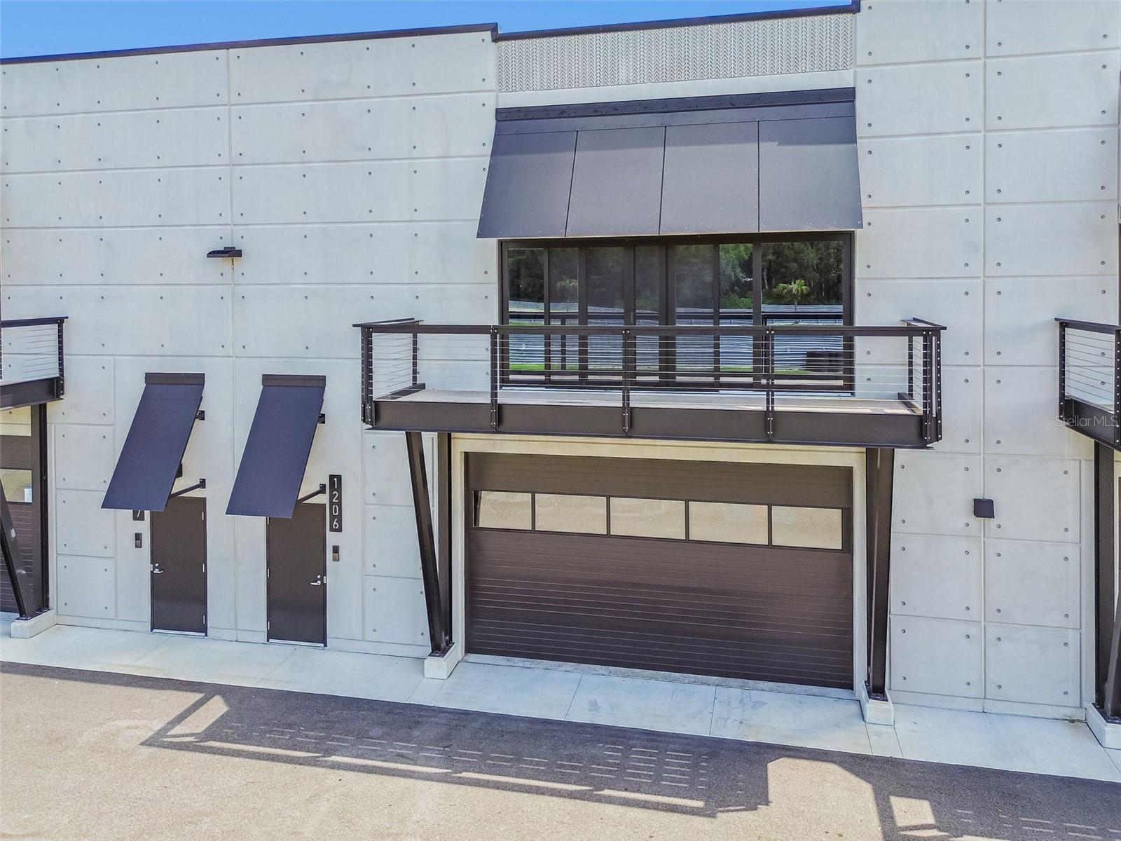 MOTOR ENCLAVE PH 1 - Commercial Sale