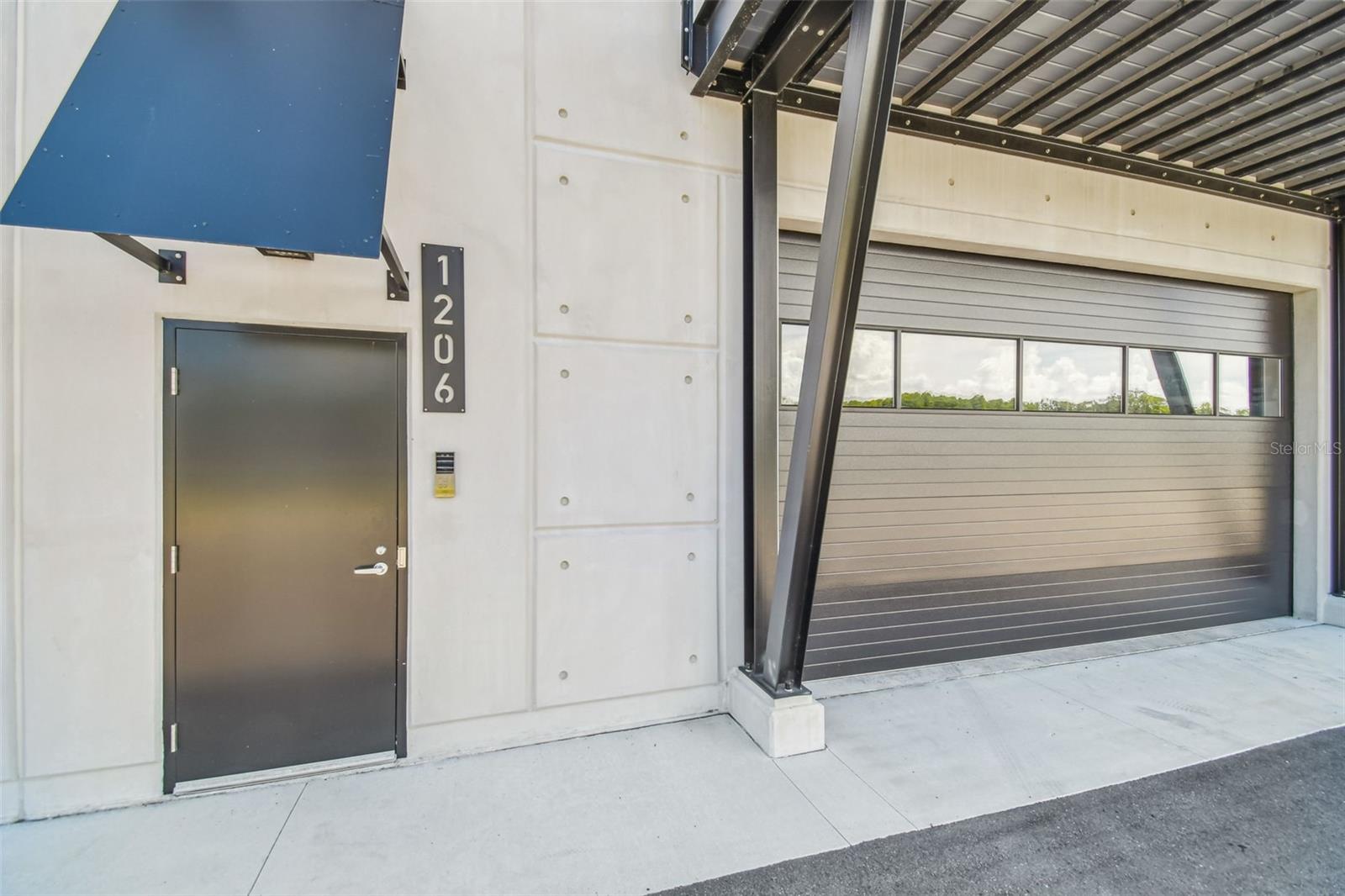MOTOR ENCLAVE PH 1 - Commercial Sale