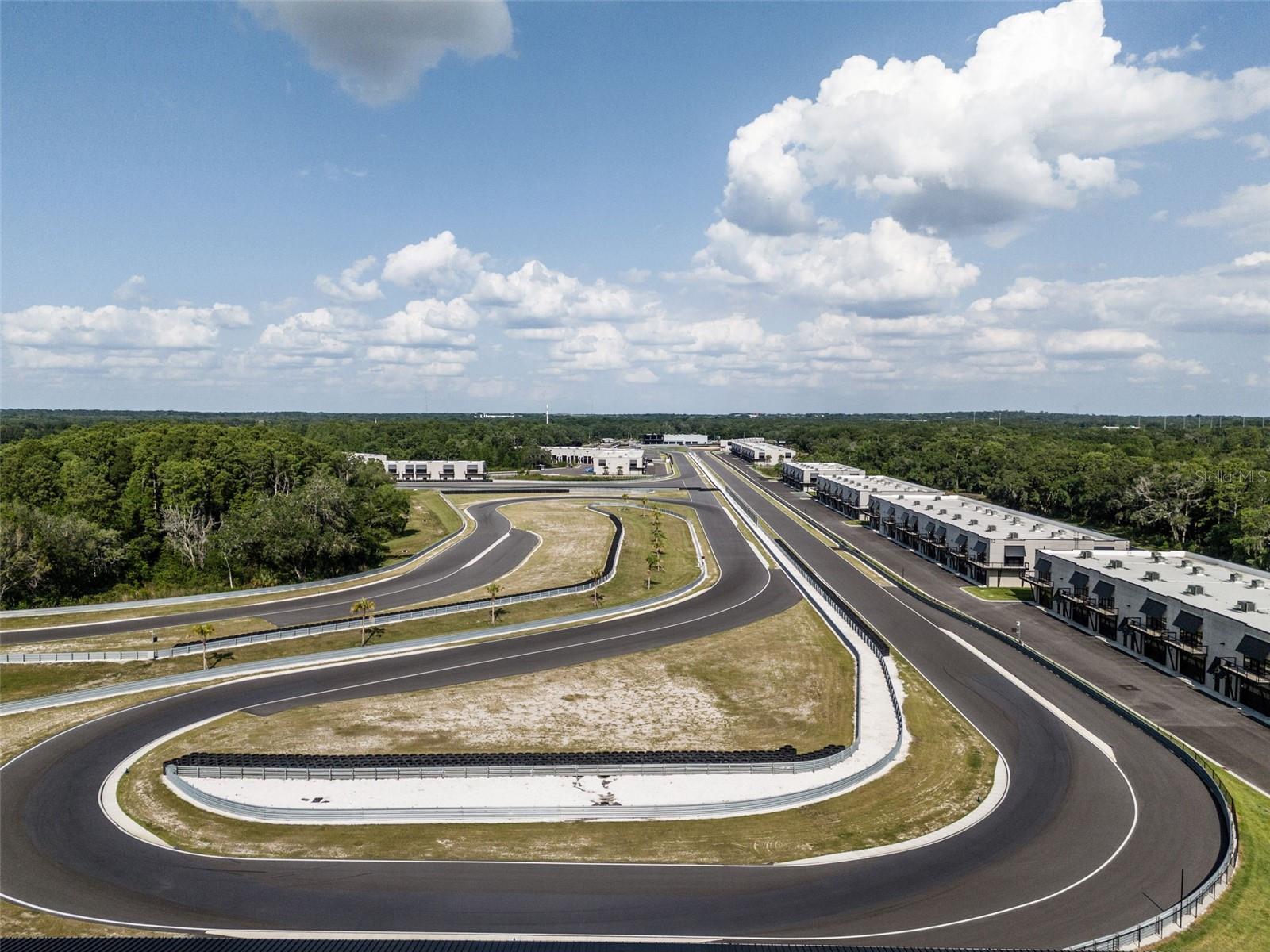 MOTOR ENCLAVE PH 1 - Commercial Sale