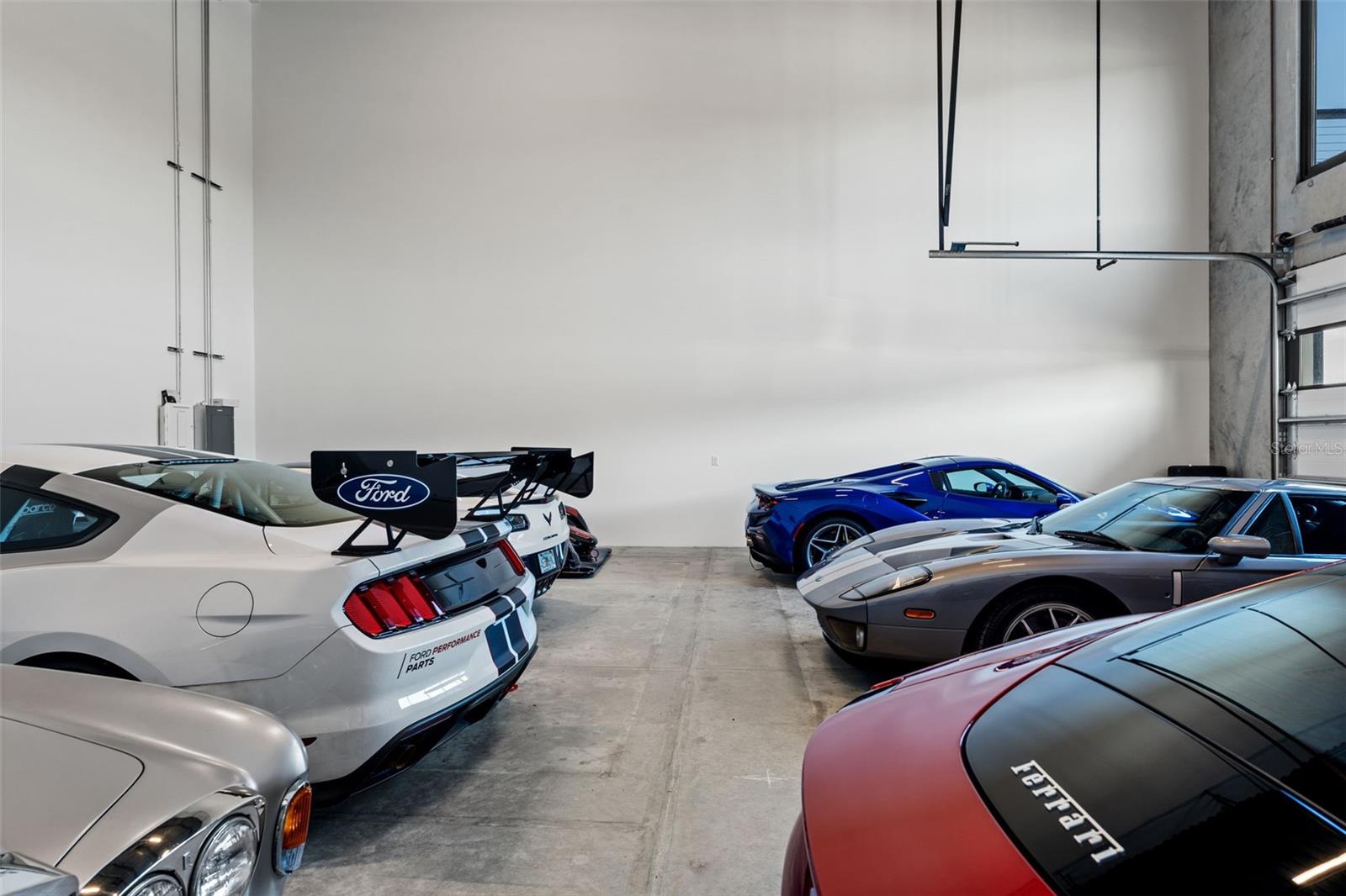 MOTOR ENCLAVE PH 1 - Commercial Sale