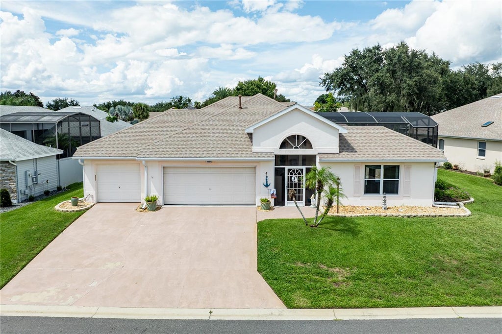 Photo of 3347 Saratoga Drive, Tavares, FL 32778 (MLS # G5117523)