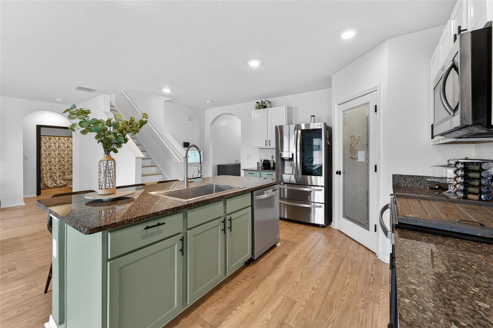 JOHNSON POINTE - Residential