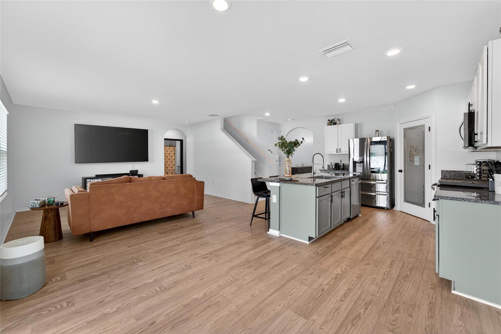 JOHNSON POINTE - Residential