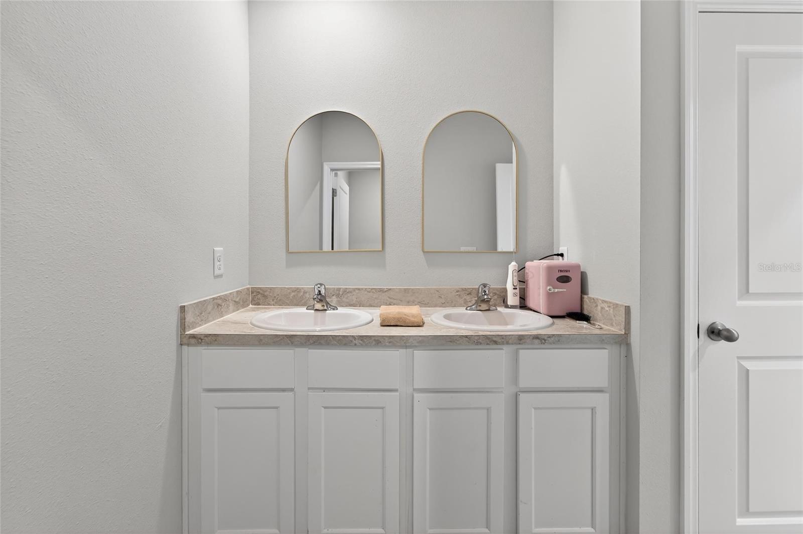 JOHNSON POINTE - Residential