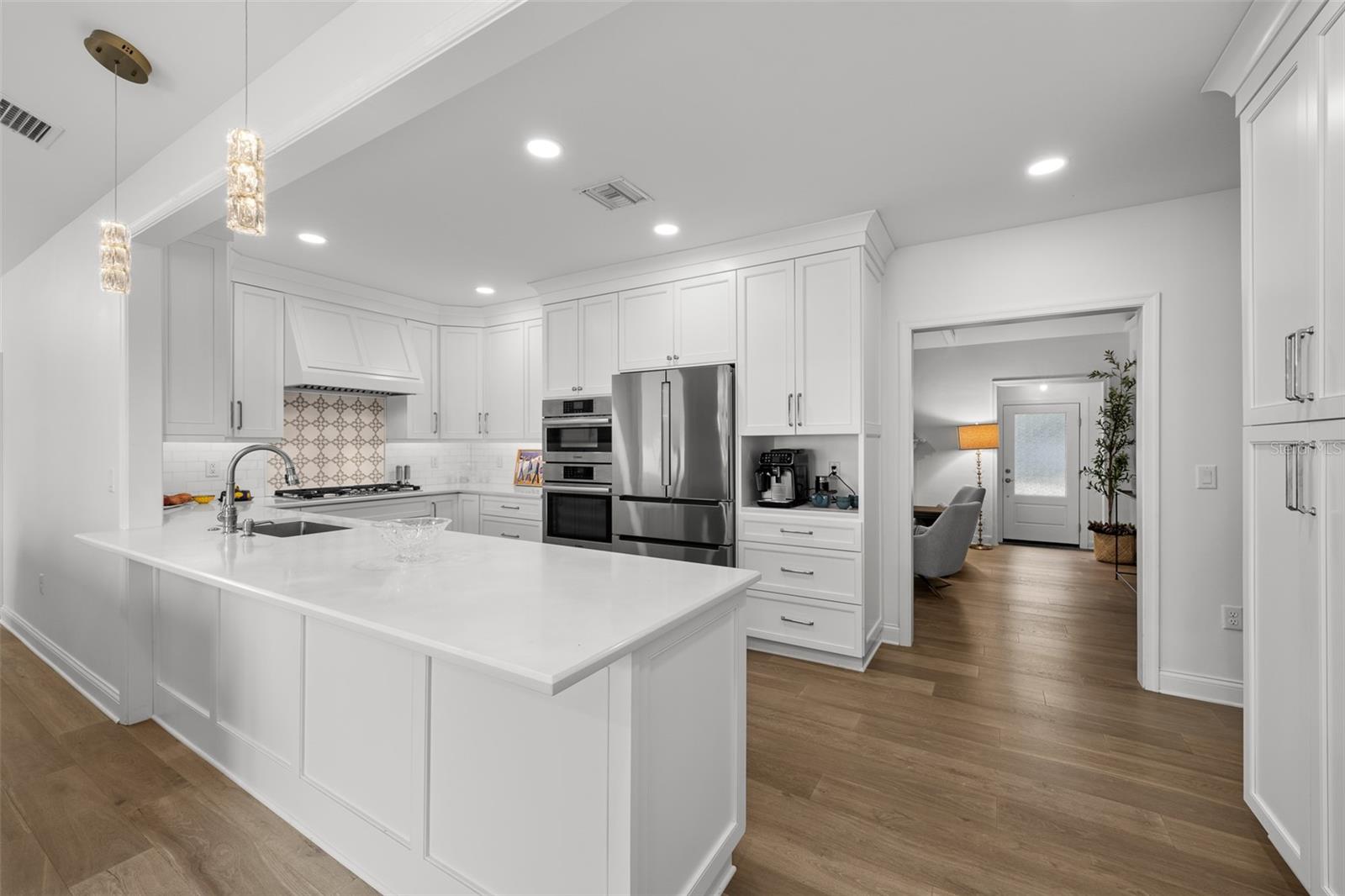 GRAY GABLES - Residential