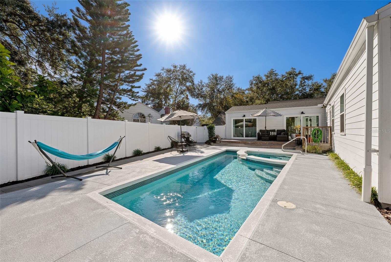 GRAY GABLES - Residential