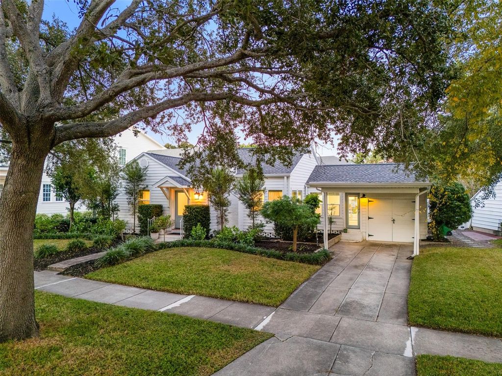 Photo of 220 S Glen Avenue, Tampa, FL 33609 (MLS # TB8447050)