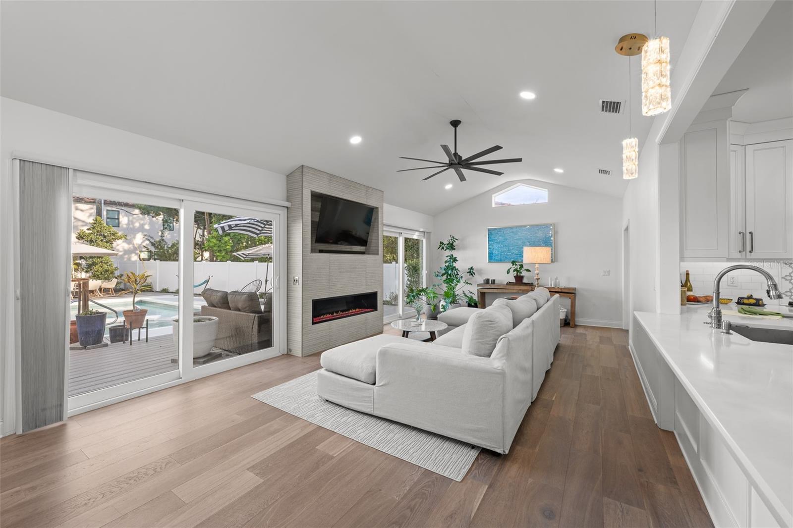 GRAY GABLES - Residential