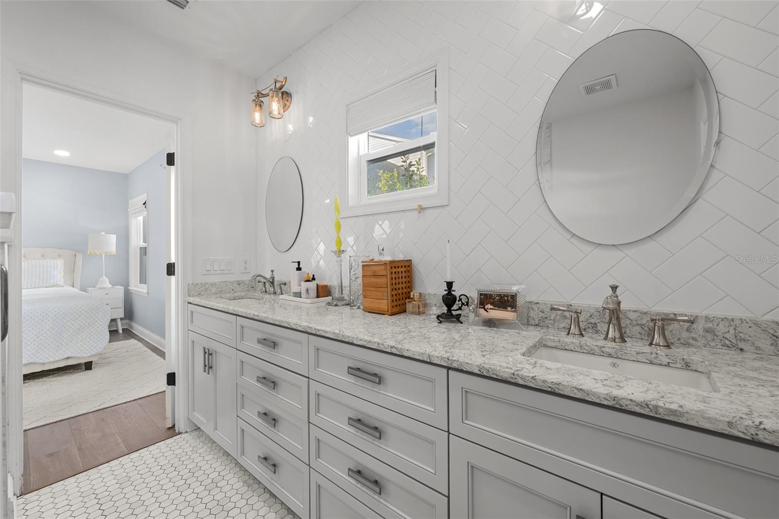 GRAY GABLES - Residential