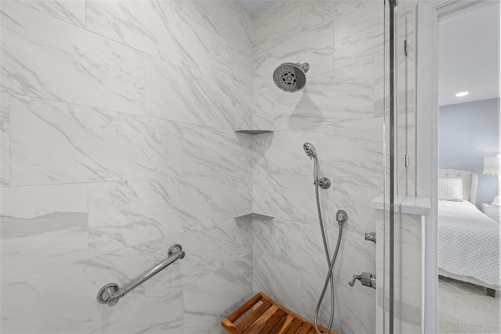 GRAY GABLES - Residential