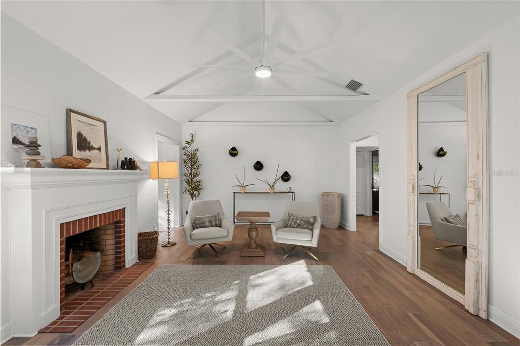 Photo of 220 S Glen Avenue, Tampa, FL 33609 (MLS # TB8447050)