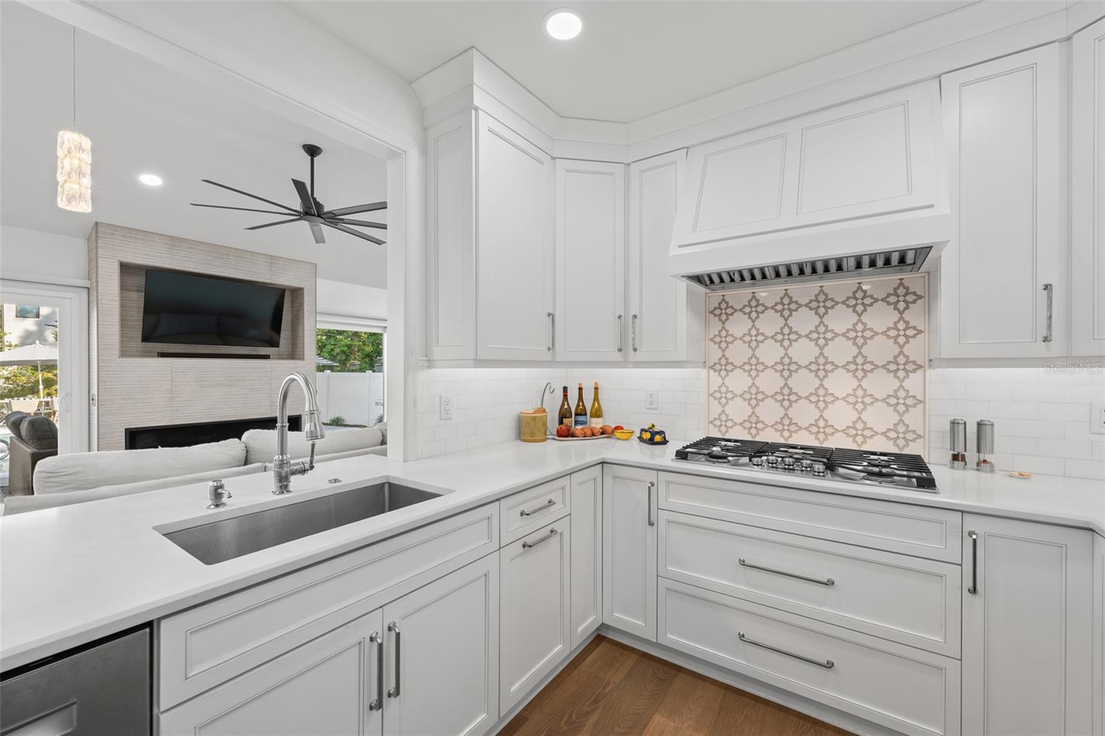 GRAY GABLES - Residential