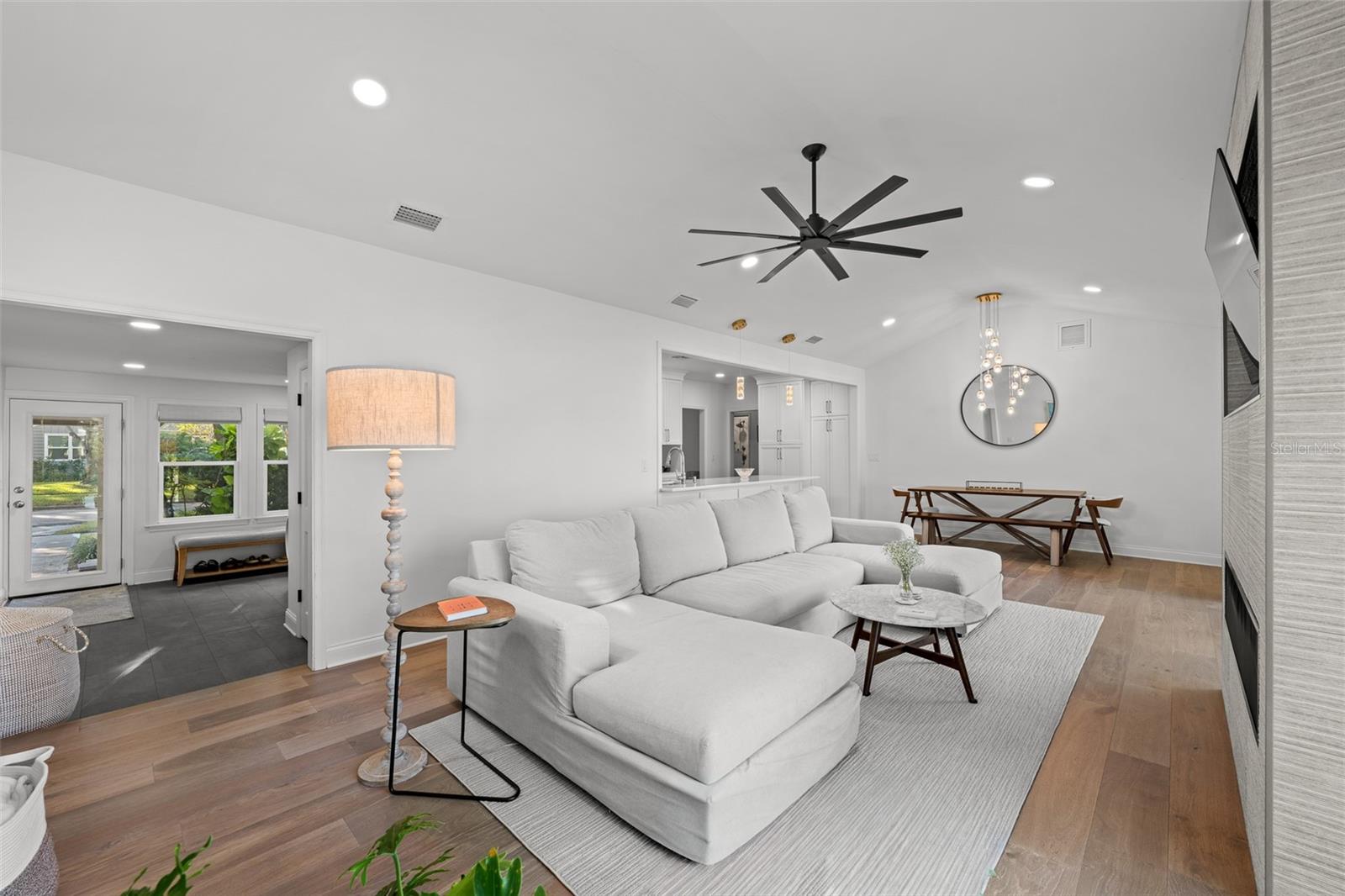 GRAY GABLES - Residential